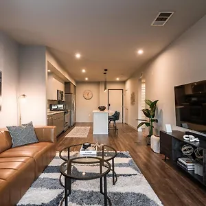 Luxury In Near Angel Stadium, Disneyland Apartment